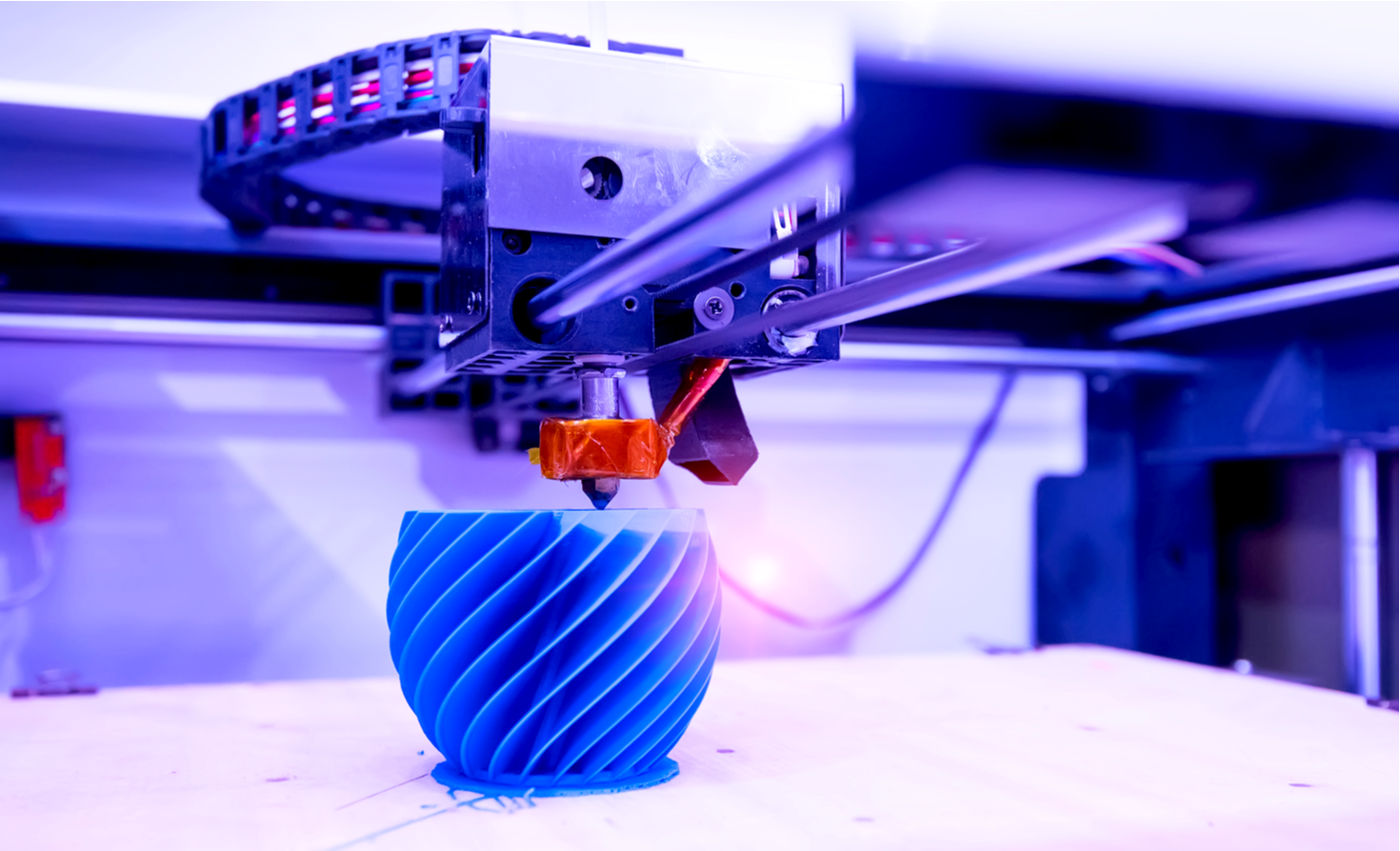 fdm 3d printer printing a plastic vase